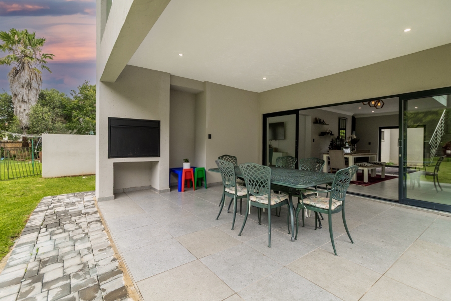 6 Bedroom Property for Sale in WestLake Country Safari Estate North West